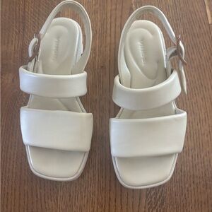 Vince women’s cushioned leather sandals size 6